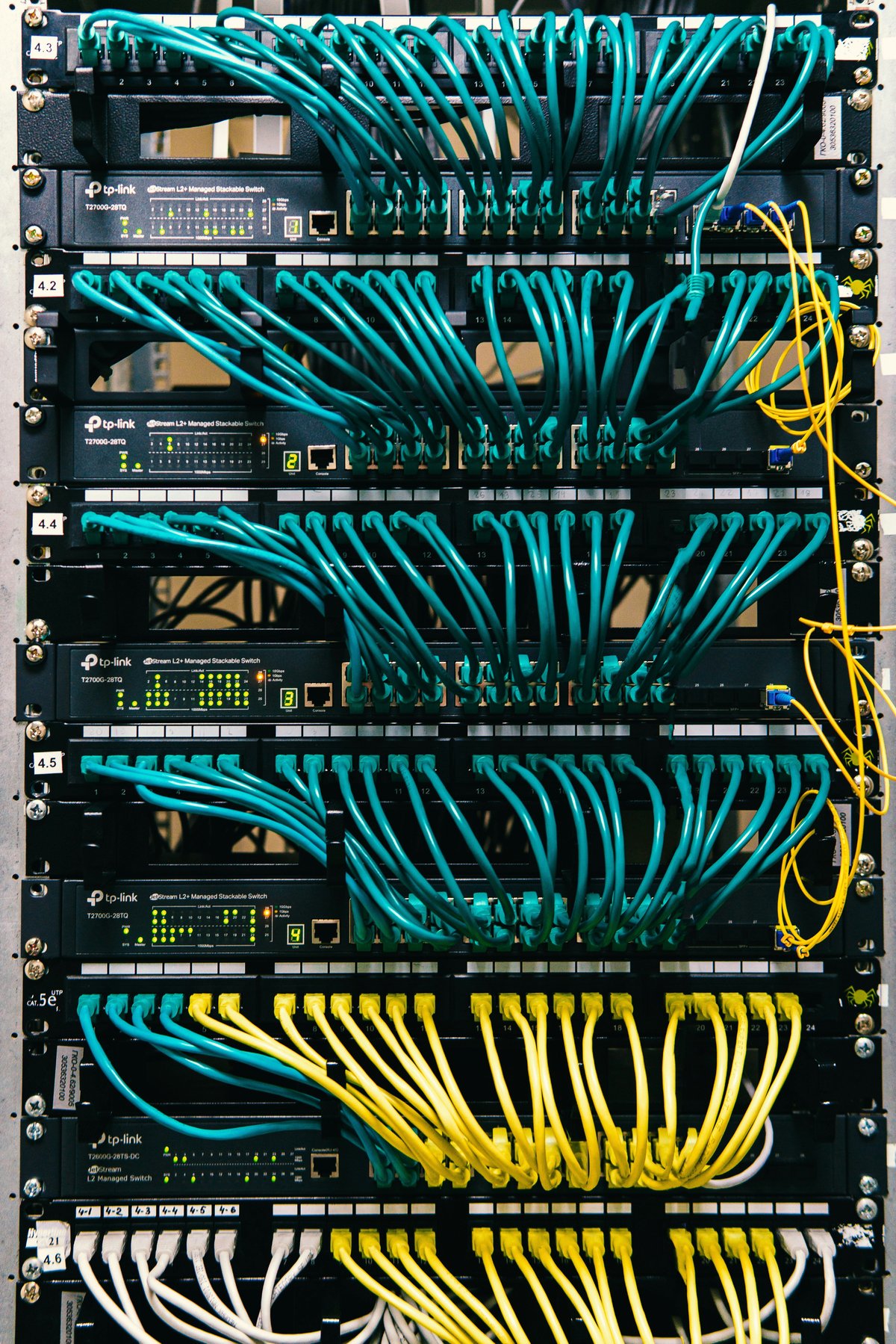 <span id="hs_cos_wrapper_name" class="hs_cos_wrapper hs_cos_wrapper_meta_field hs_cos_wrapper_type_text" style="" data-hs-cos-general-type="meta_field" data-hs-cos-type="text" >Why enterprises are replacing hardware-based eCDNs with software-first video delivery</span>